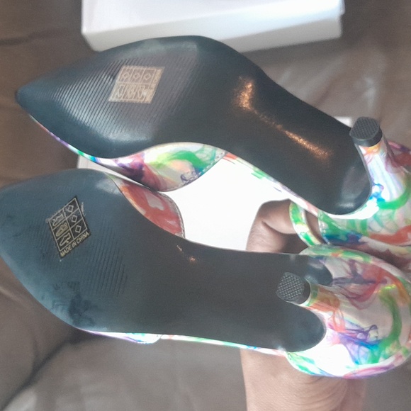 Women's Heels - Picture 5 of 10